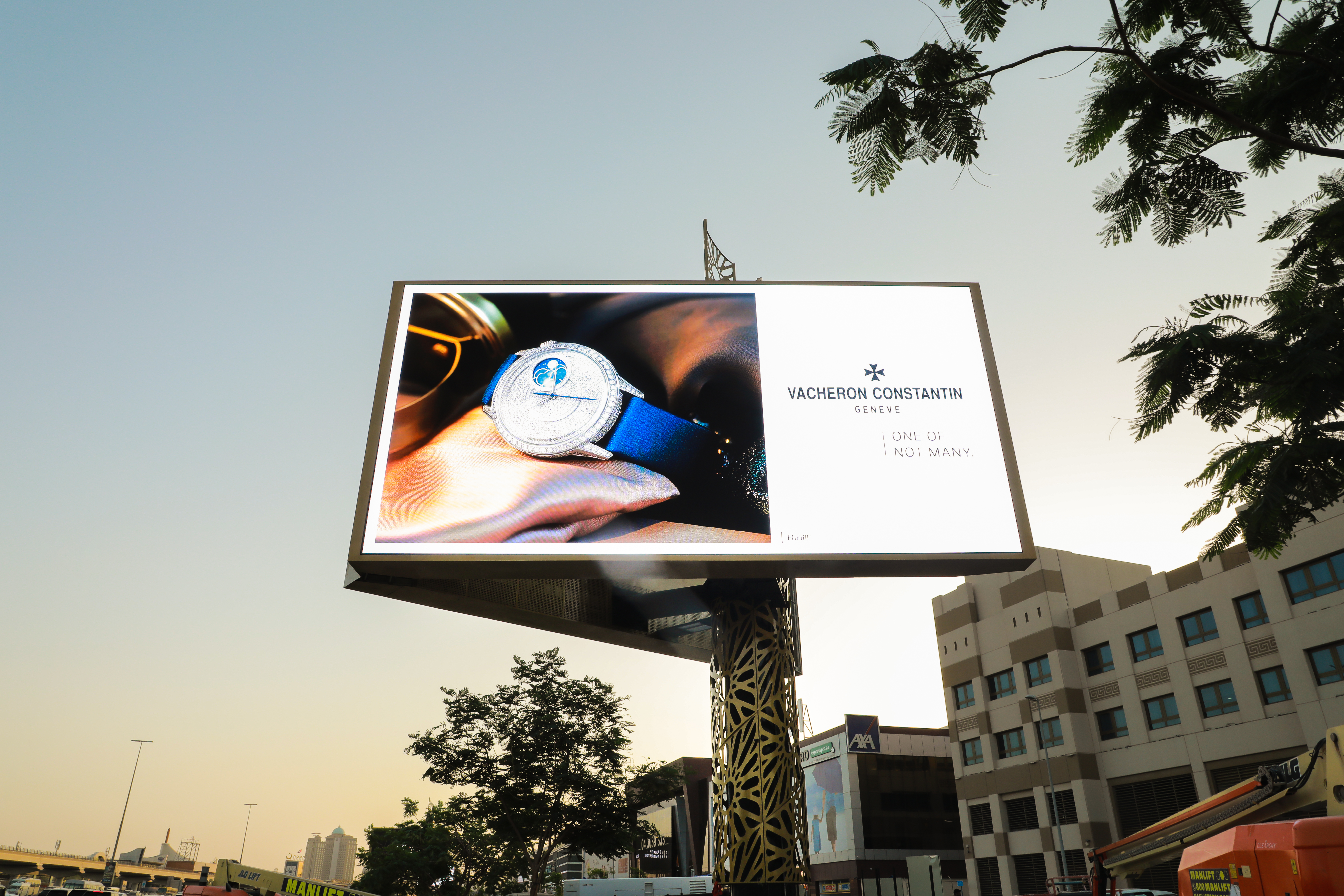 Backlite Media – Triple Crown